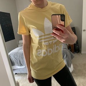 Adidias tshirt